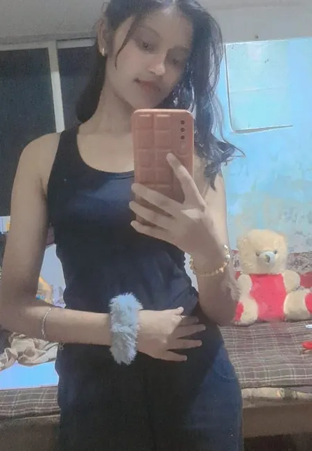 Alia Khan Hyderabad Escort Photo 5